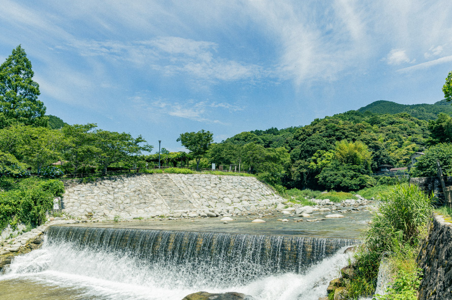 佐賀県佐賀市の背振（せふり）山のふもとの景色