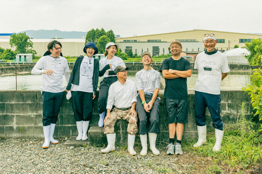 はがくれすっぽんの養殖場「あさう」の集合写真