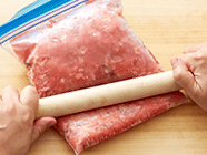 器に盛り、お好みでチョコレート菓子をトッピングする。