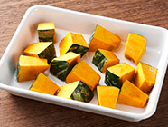 カボチャを平らにしてオーブントースター(900w)で8分程焼く。