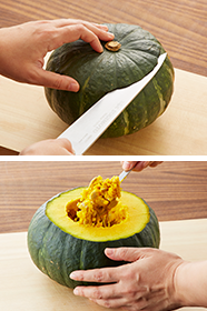 ヘタから2〜3cmのところに包丁を横に入れて切り、スプーンで種とワタを取り除く。