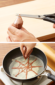 キッチンペーパーにサラダ油を染み込ませ、フライパン(直径22cm)に薄く塗り、弱火で予熱する。(1)のプレーン生地をおたまに半分程度入れ、フライパンに薄く広げる。ココア生地を入れたポリ袋の口先をカットし、生地を絞り出してクモの巣を描く。(一旦火を止めて描いても良い)