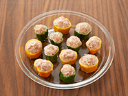 耐熱皿に(2)を間隔をあけて並べ、ふんわりとラップをして電子レンジ(500w)で6〜7分加熱する。
                                        ポン酢、練り辛子をお好みでつけていただきます。