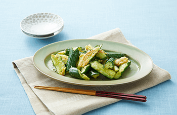 たたきキュウリのコンソメ炒め